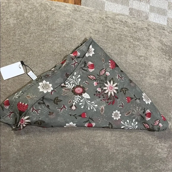 Mimosito Floral Patterned Scarf, NWT. - Picture 5 of 10